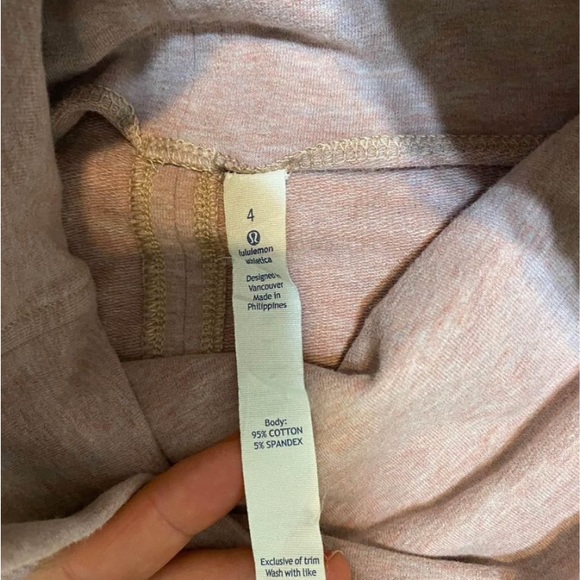 Lululemon turtleneck size 4 - Picture 4 of 4